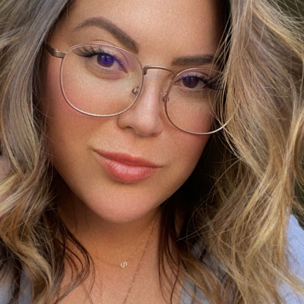 Meet your Posher, Steffany